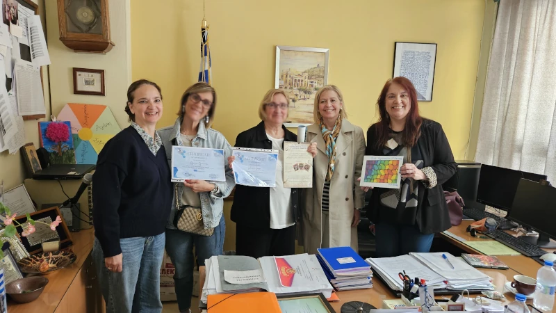 Αναμνηστική φωτογραφία των συμμετεχόντων εκπαιδευτικών και στελεχών
