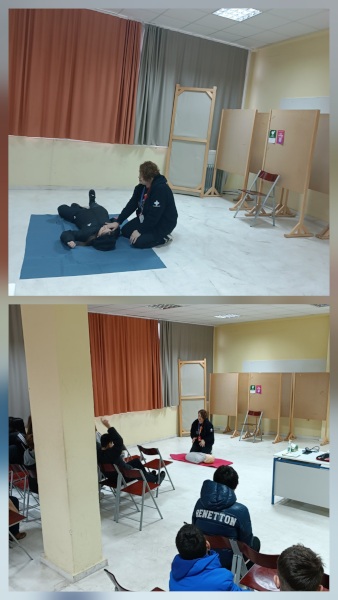 φωτογραφία της δράσης με επίδειξη ΚΑΡΠΑ